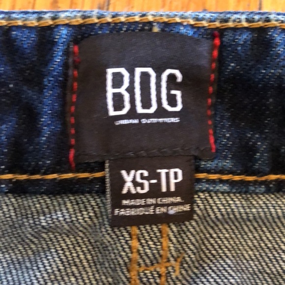BDG- dark fade mini skirt blue denim - Picture 3 of 3